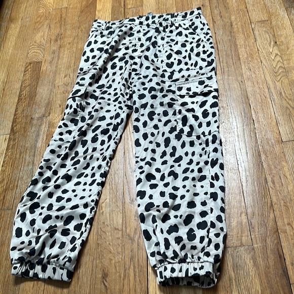 AQUA Women’s Black and Gold Print Pants Size M - Picture 2 of 4